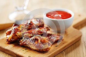 Chicken wings with sriracha sauce