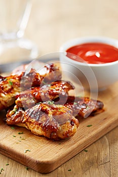 Chicken wings with sriracha sauce