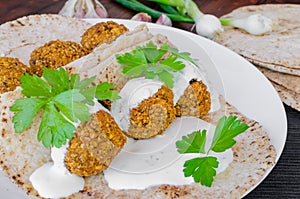 Chickpea falafel with lebanese bread