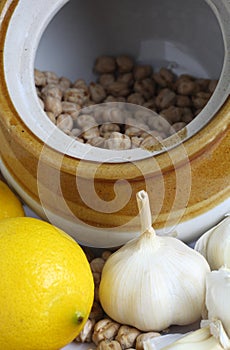 Chickpeas garlic and lemon