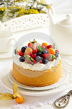 Chiffon cake with summer berries