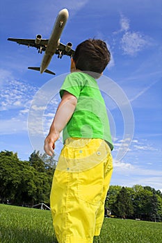 Child and airlplane