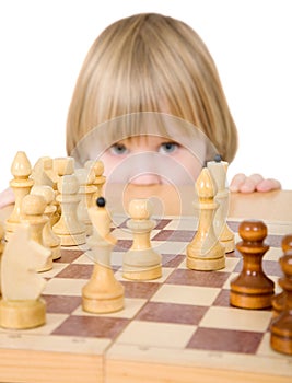 Child ang chess photo