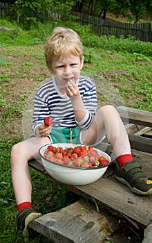 Child and berries