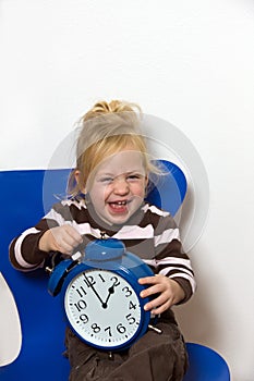 Child with a clock icon DST changeover