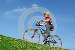 Andare in bici esercizio sul girare 