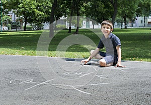 Child drawing family on asphalt