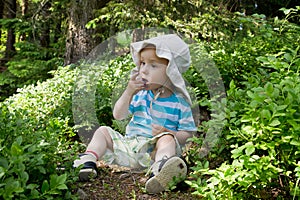 Child eating bilberries