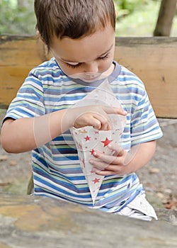 Child eating popcorn outdoor