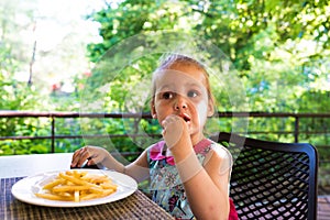 Child eats french fries. not healthy food