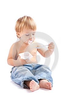 Child eats yoghurt