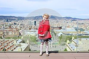 Child enjoying city trip to Barcelona