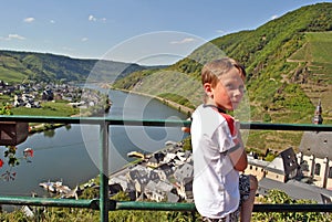 Child enjoying view on the Mosel river