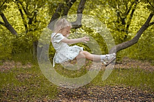 the child falls. fear of falling. growth in a dream. little girl in all whit