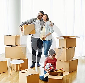 child family box home house moving happy apartment pregnant mother father daughter relocation new property parent