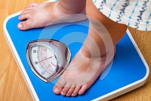 Child on the floor scales