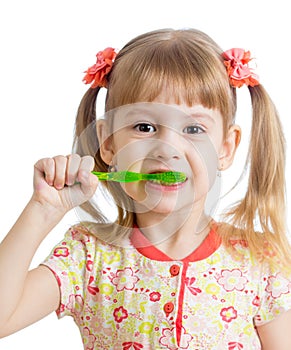 Child girl cleaning teeth