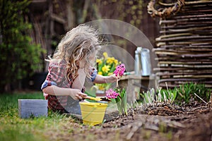Child girl planting img