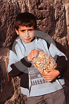 A child holding his peanuts