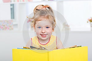 child learns to read