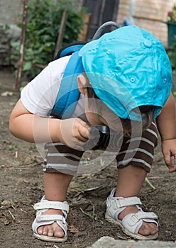 Child with magnifying glass.