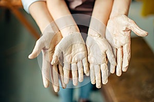 Child with mud on the hands.