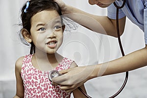 Child and paediatrician photo