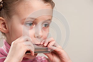 Child play harmonica