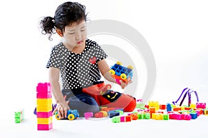 A child playing blocks toy.