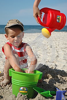 Child playint with toys on the beach