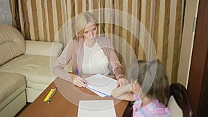 Child psychologist with a little girl. children's psychological counseling