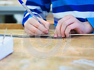 child's hands on the ruler mark size of the product