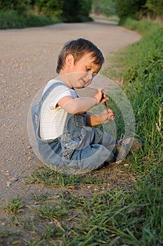 Child sitting by the roadside