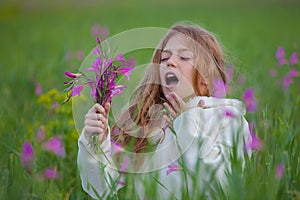 Child sneezing allergic to flower pollen