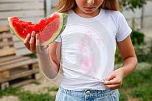 The child stained his clothes with watermelon