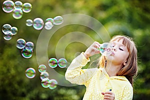 Child starting soap bubbles photo