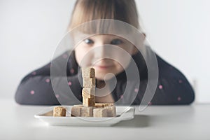 Child, sugar cubes. Problem of excessive consumption of sugar by children under the age of 10 years.