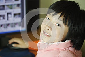 Child use computer