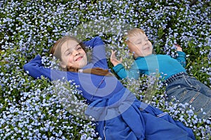 Childern in flowers_1