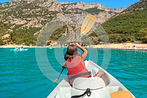 children canoeing in France