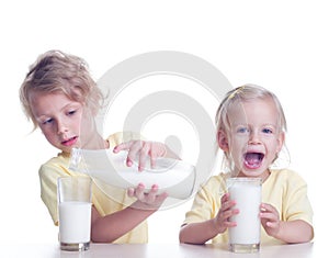 Children drinking milk