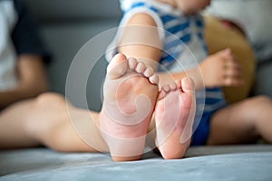 Children feet, sting by a bee