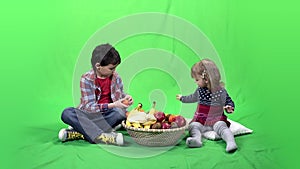 Children, fruits and green screen 4k ProRes, 4.2.2 10bit