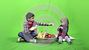 Children, fruits and green screen 4k ProRes, 4.2.2 10bit