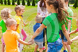 Children holding hands and standing in circle