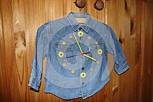 Children jeans shirt in handicrafts into a clock converts