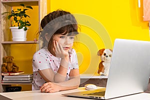 Children learn english online at home. Homeschooling and distance education for kids