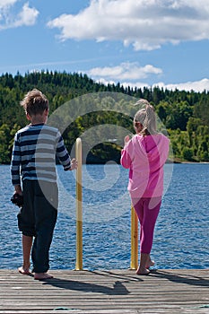 Children looking to the water