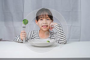 Children love to eat vegetables.