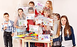 Children making card.